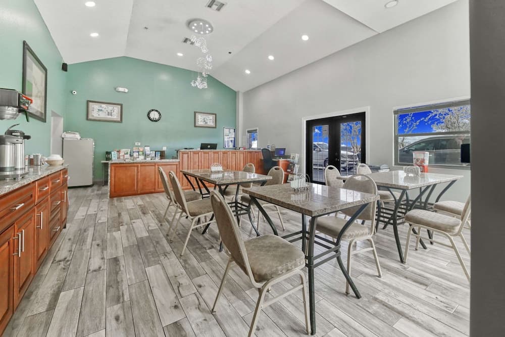 Rodeway Inn And Suites 3