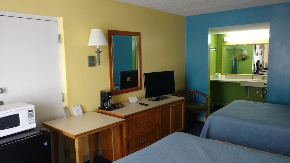 Days Inn & Suites by Wyndham Davenport 5