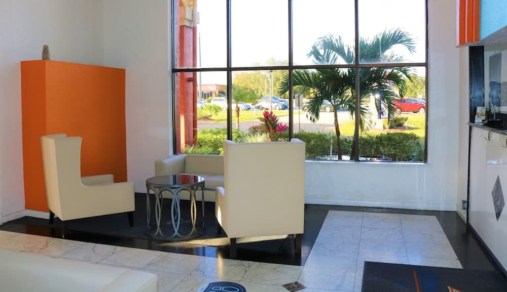 Howard Johnson by Wyndham Lake Front Park Kissimmee 3
