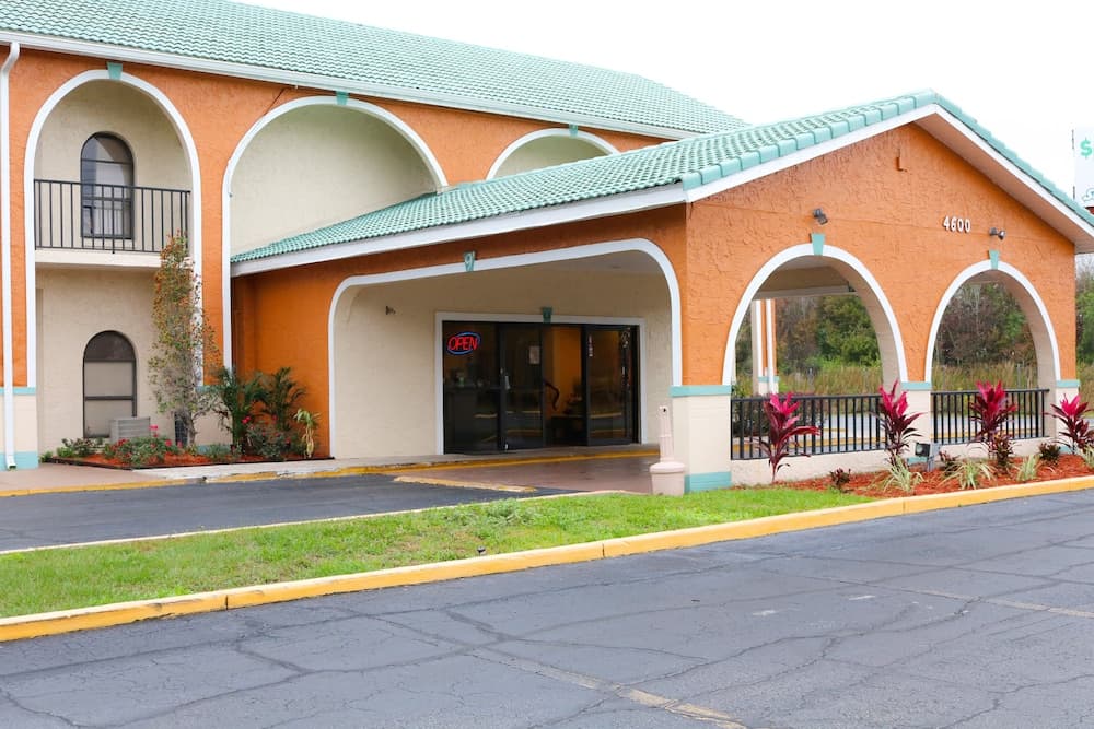 Shining Light Inn & Suites 1