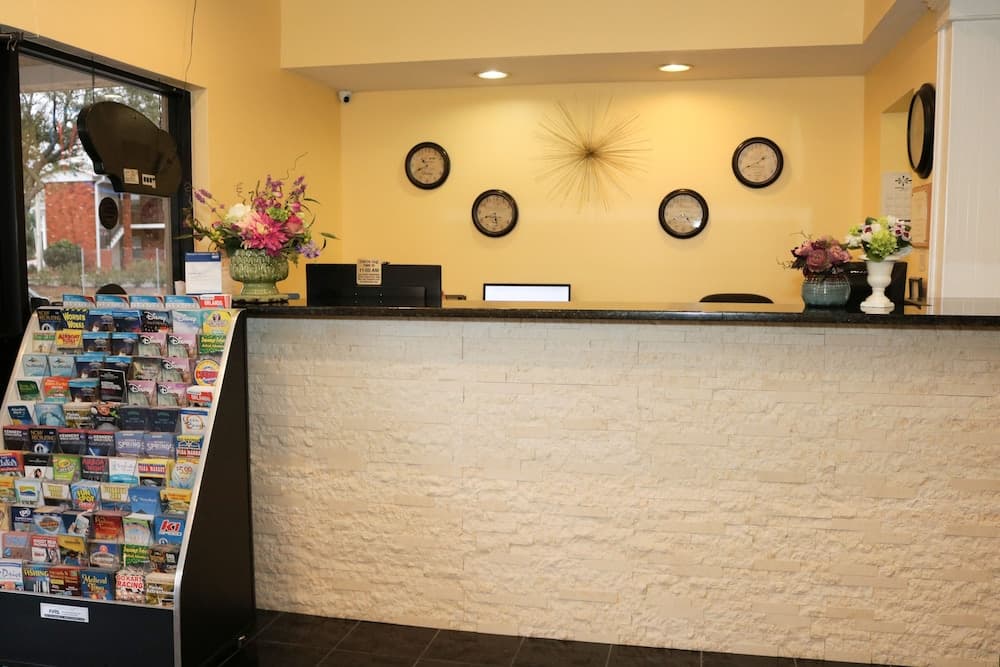 Shining Light Inn & Suites 3
