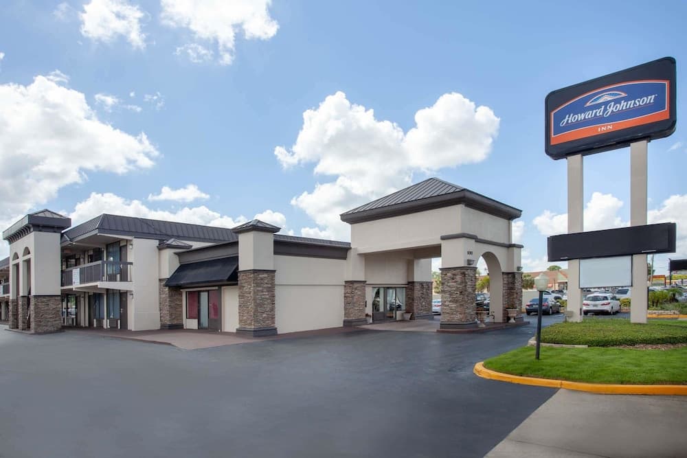 Howard Johnson by Wyndham Airport Florida Mall