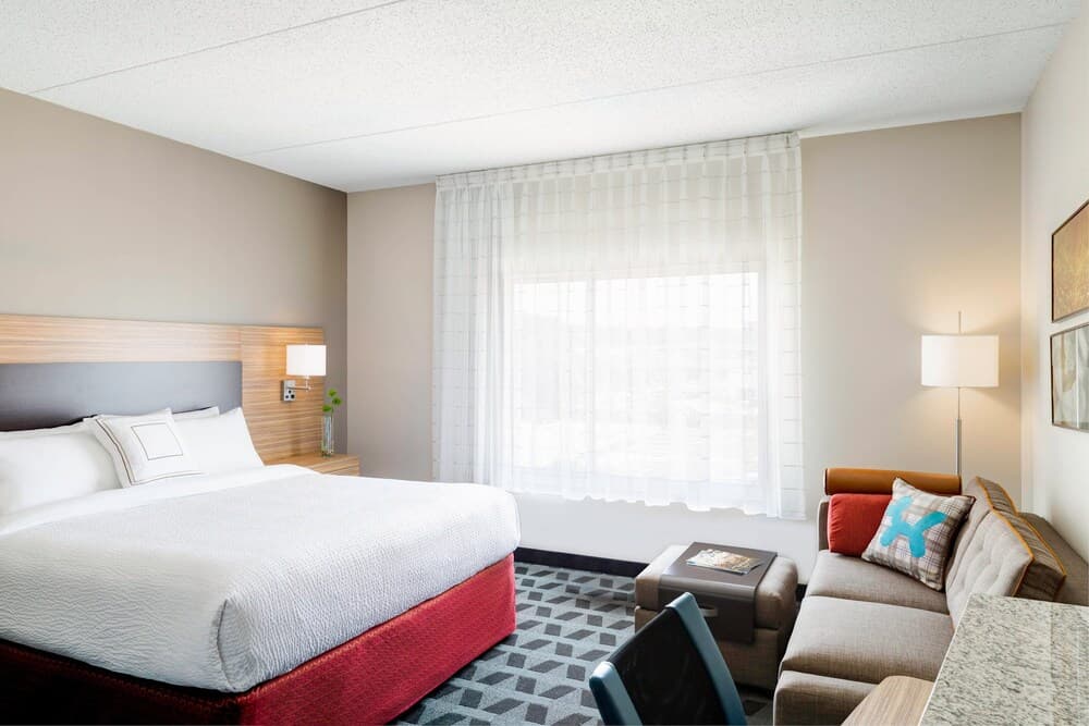 TownePlace Suites by Marriott Orlando Airport 4