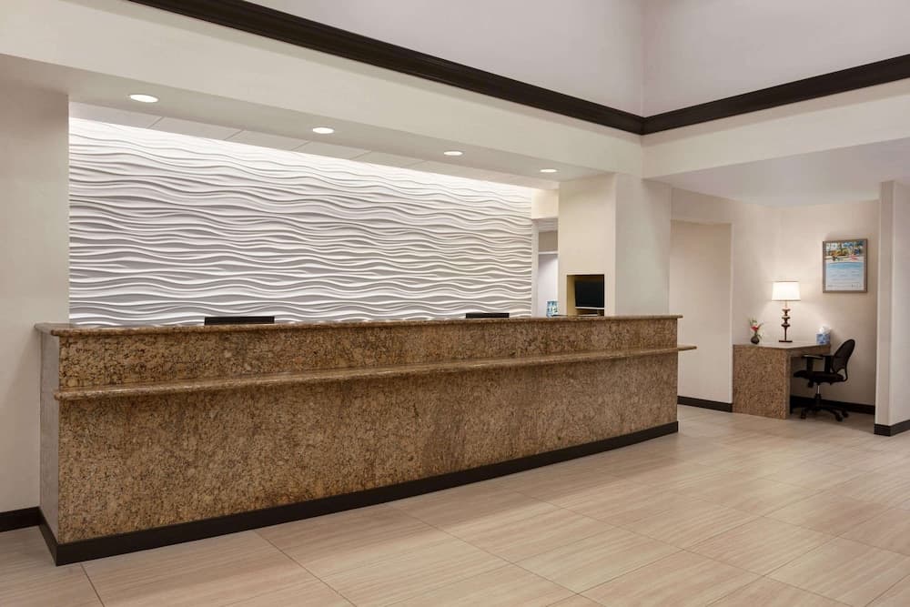 Ramada by Wyndham Suites Orlando Airport 3