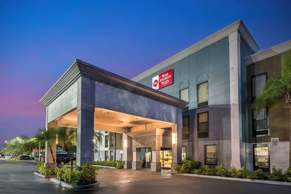 Best Western Plus Universal Inn 1