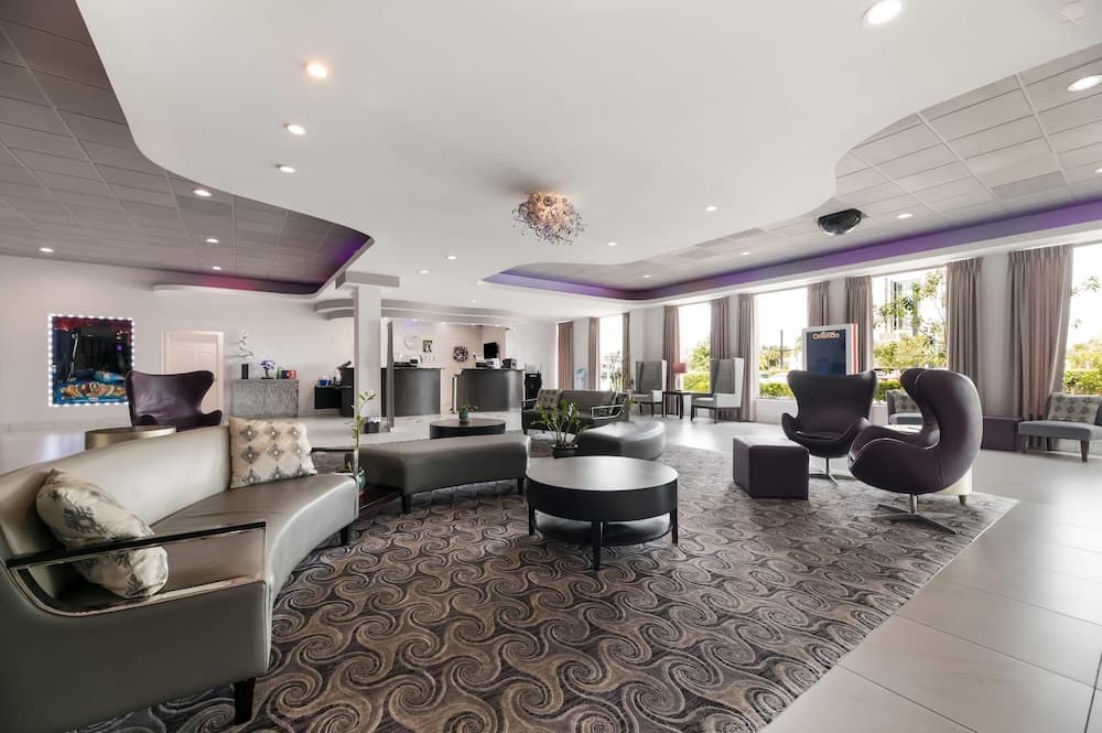 Clarion Inn & Suites Across From Universal Orlando Resort 1