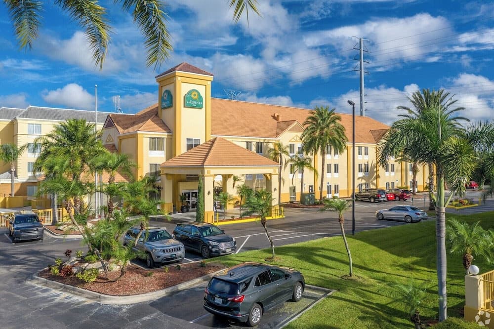 La Quinta Inn & Suites by Wyndham Orlando Universal area 1