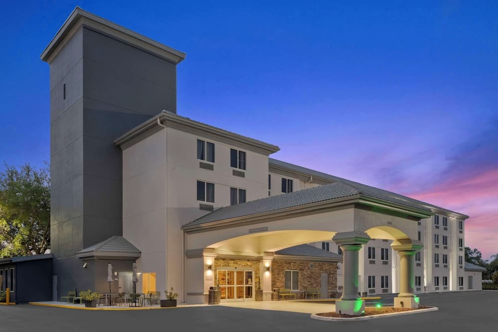 Spark by Hilton Orlando near SeaWorld 1