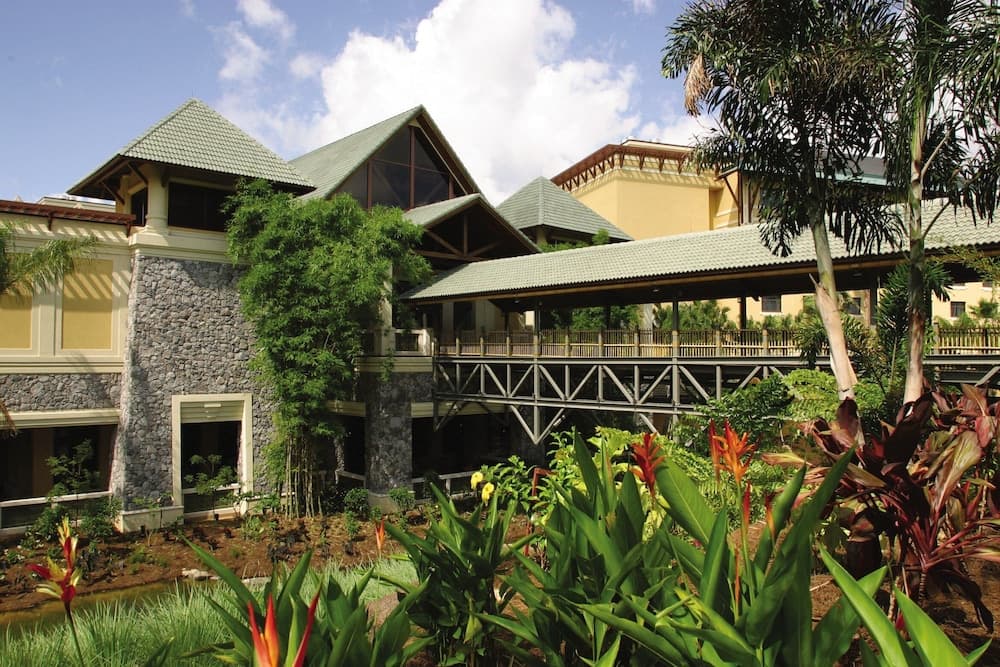 Universal’s Loews Royal Pacific Resort 1
