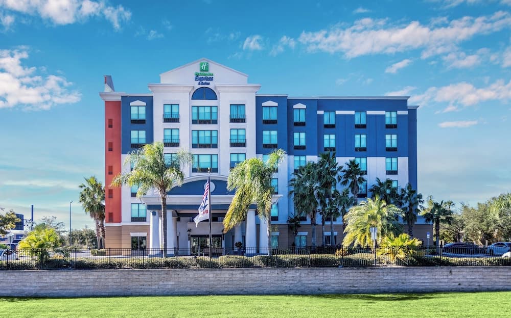 Holiday Inn Express & Suites, International Drive by IHG 1