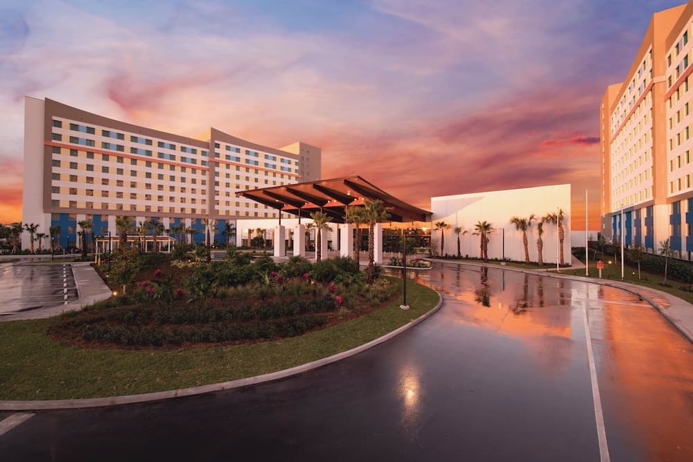 Universal's Endless Summer Resort - Dockside Inn and Suites 1