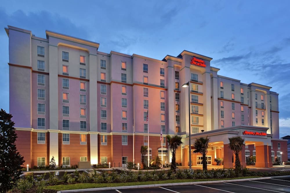 Hampton Inn & Suites Orlando Airport @ Gateway Village 1