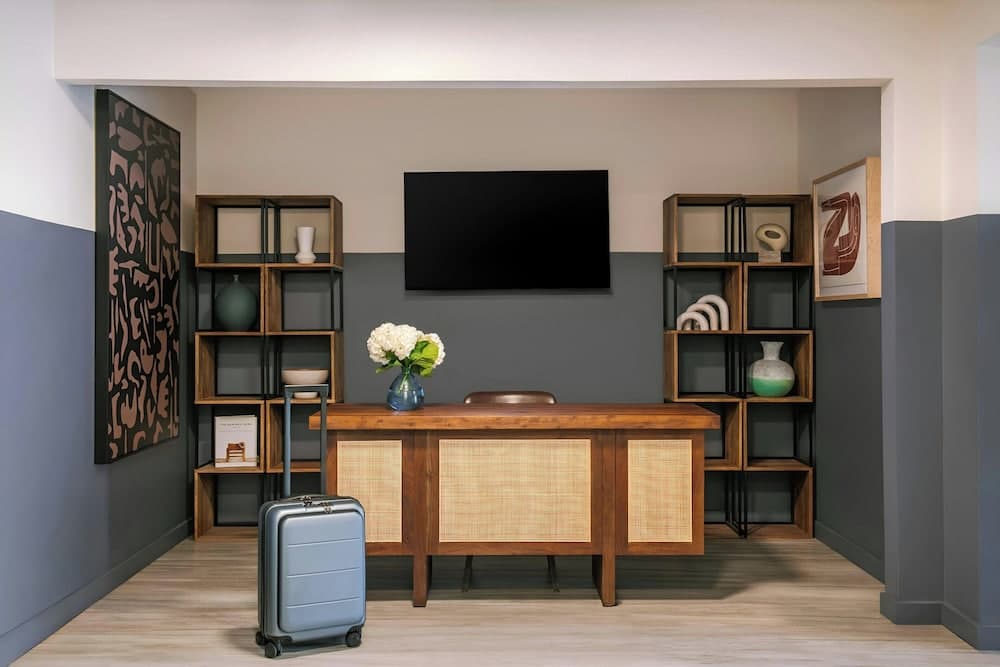 Sonder by Marriott Bonvoy Vista Cay Apartments 2
