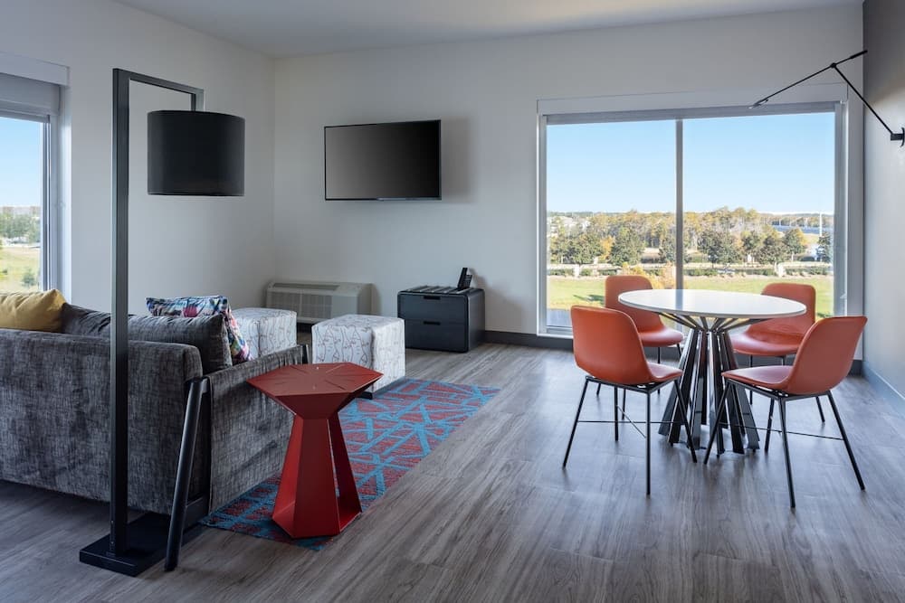 Aloft by Marriott Orlando Lake Nona 6