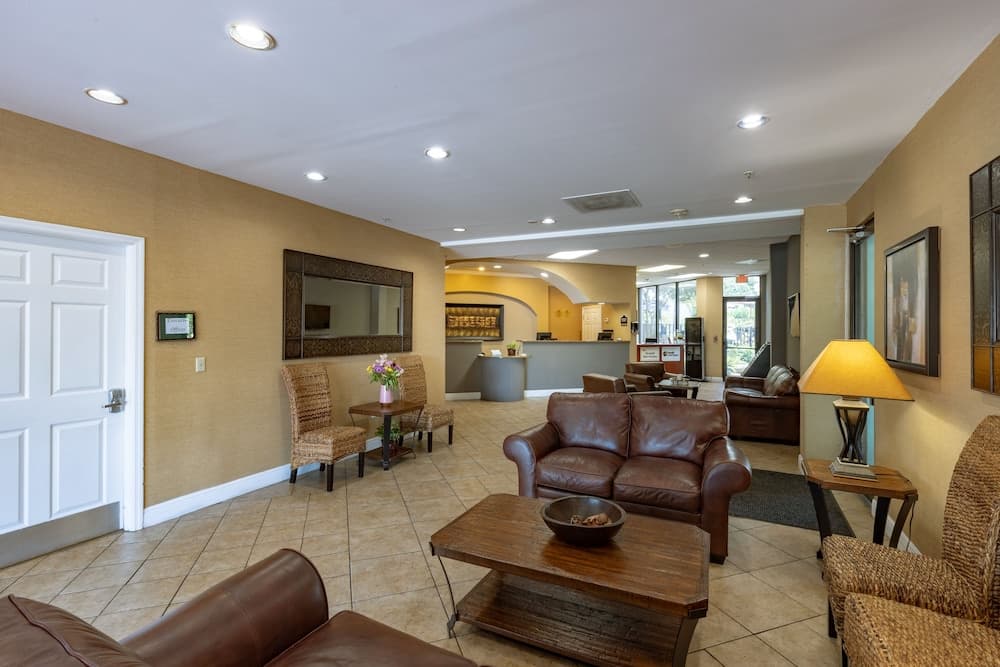 Enclave Hotel & Suites Orlando, a staySky Hotel & Resort 2
