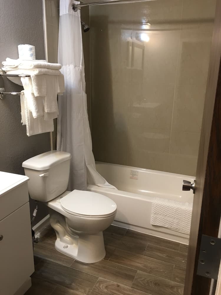 Rodeway Inn 4