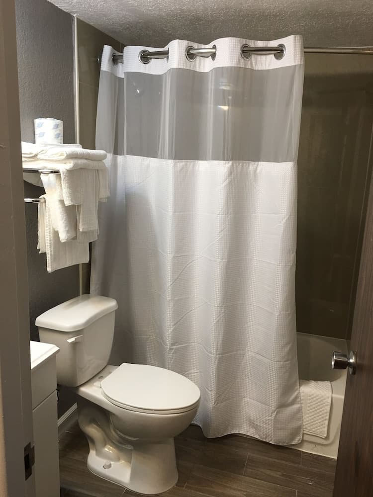 Rodeway Inn 5
