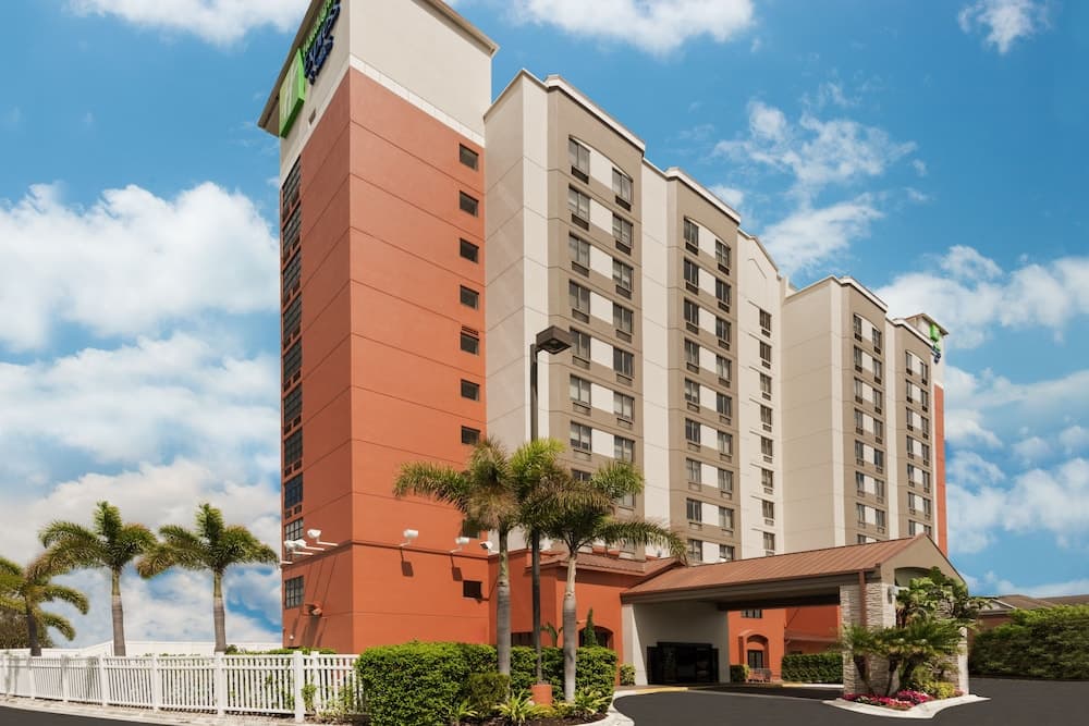 Holiday Inn Express & Suites Nearest Universal Orlando, an IHG Hotel 1