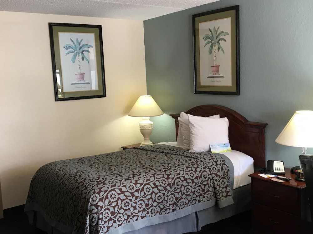 Days Inn by Wyndham Orlando Airport Florida Mall 4