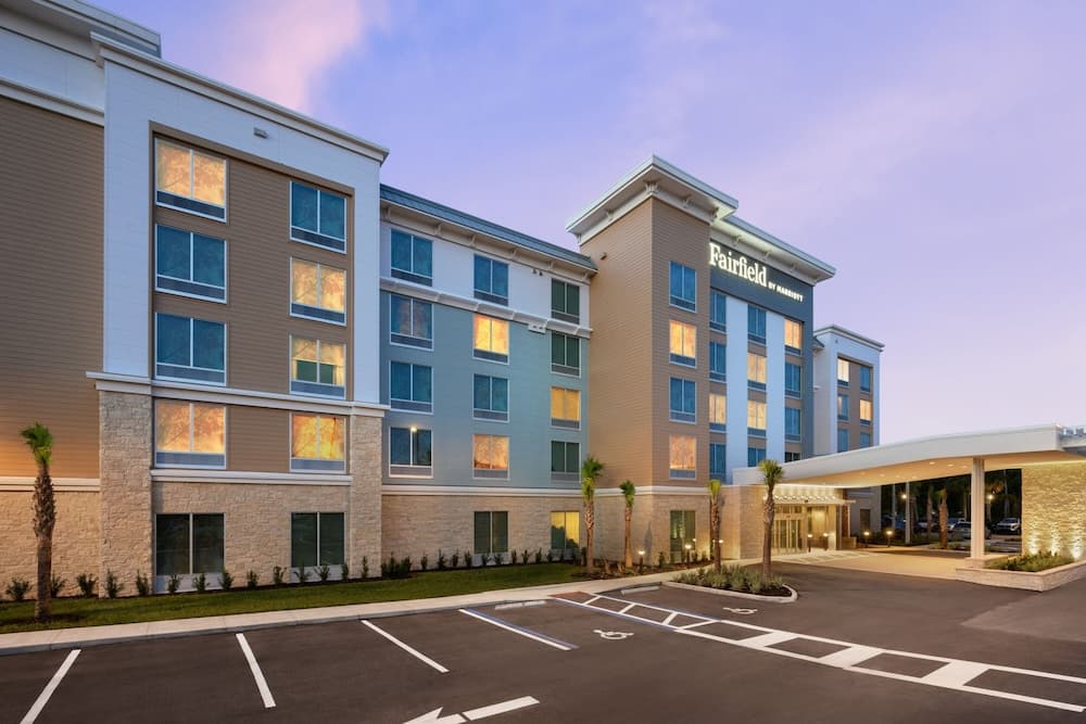 NEW - Fairfield Inn & Suites by Marriott Orlando at Millenia 1