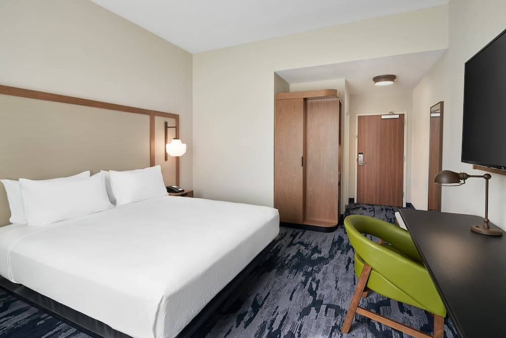 NEW - Fairfield Inn & Suites by Marriott Orlando at Millenia 7