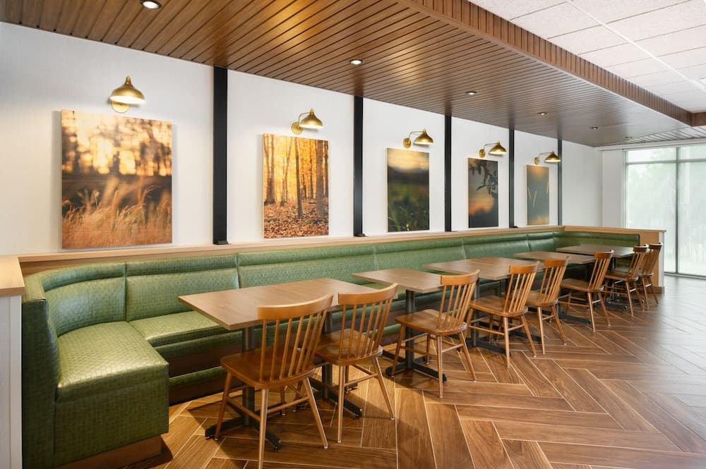 NEW - Fairfield Inn & Suites by Marriott Orlando at Millenia 4
