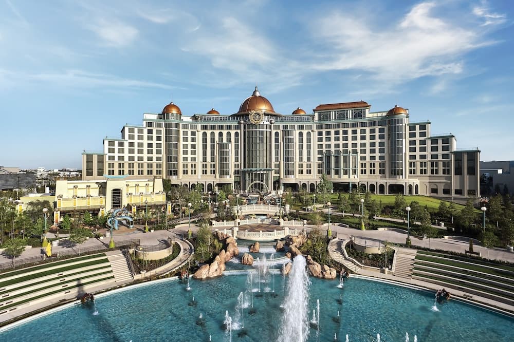 Universal's Helios Grand Hotel, a Loews Hotel 1