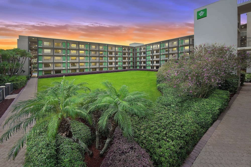 Wyndham Garden Lake Buena Vista – Disney Springs® Area 1